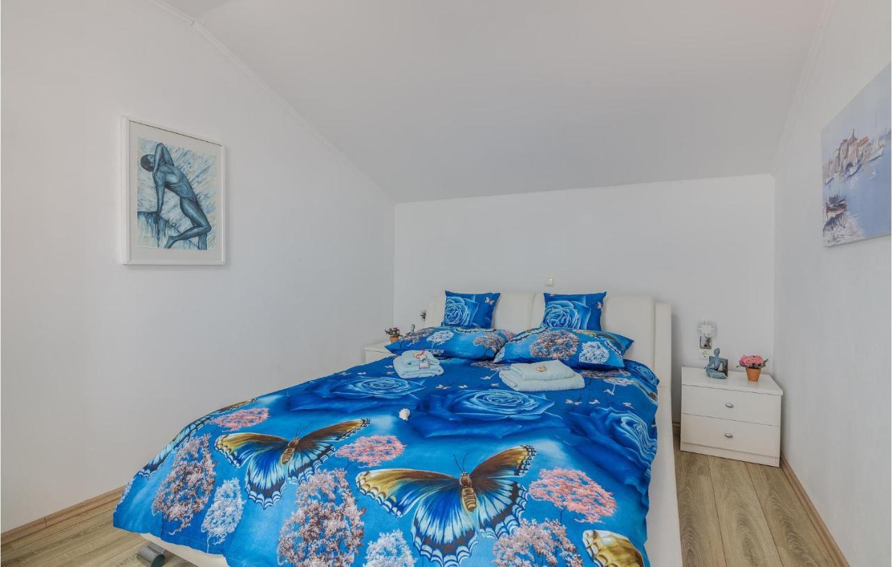 Nice Apartment In Stara Baska With Kitchen Εξωτερικό φωτογραφία
